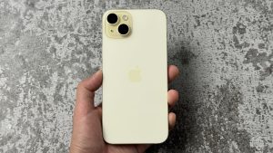 Review iPhone 15 Plus 6GB/256GB Yellow: Smartphone Modern dan Elegan